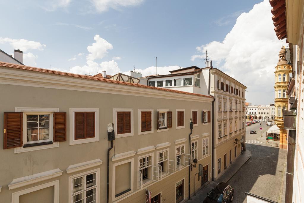 Old Town Charles Apartments เชสเกบูดิเยโจวิตเซ ภายนอก รูปภาพ
